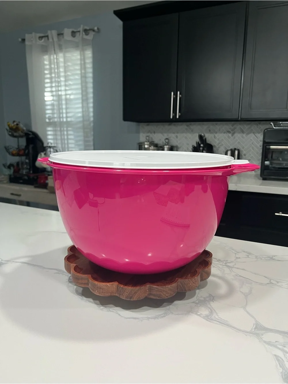 Tupperware Hot Pink Mixing Bowl with White Lid